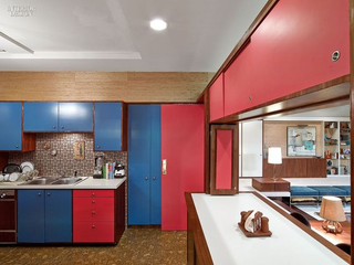 Illustration for article titled Behind-the-scenes photos reveal the secrets of Mad Men sets